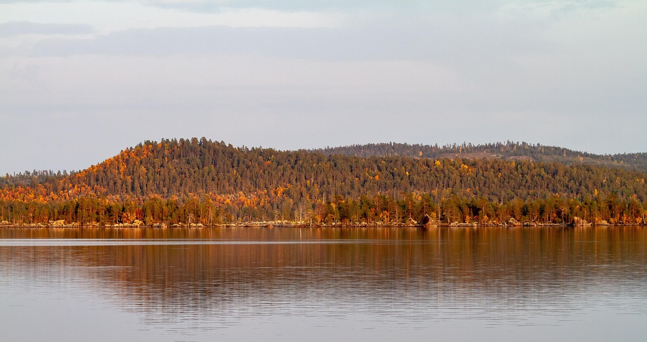 lake-gc885de0db_1280