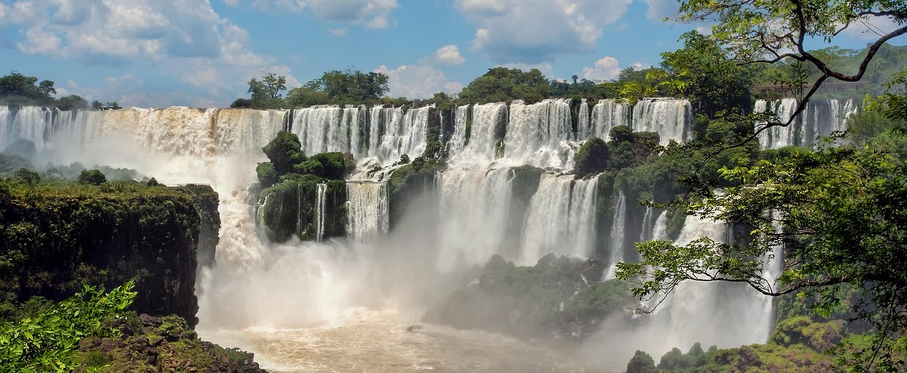 kentdufault-iguazu-falls-g37c4704f4_1280 lungo
